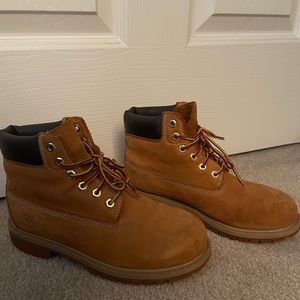 SIZE 3 CHESNUT TIMBS (good for the winter)